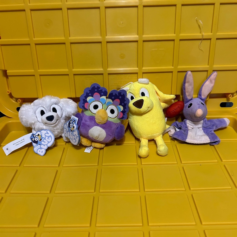 Bluey Friends Lila, chattermax, lucky, Bob bilby. Lila and Chattermax NWT